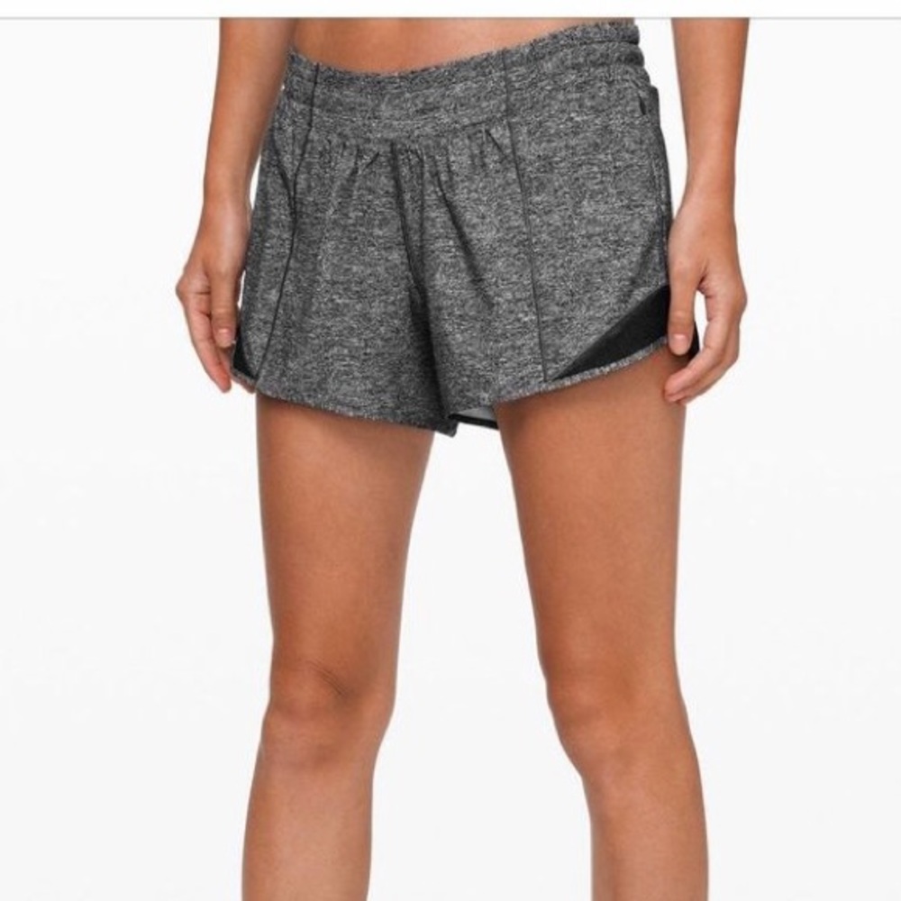 Lululemon Hotty hot Short II long 4”
